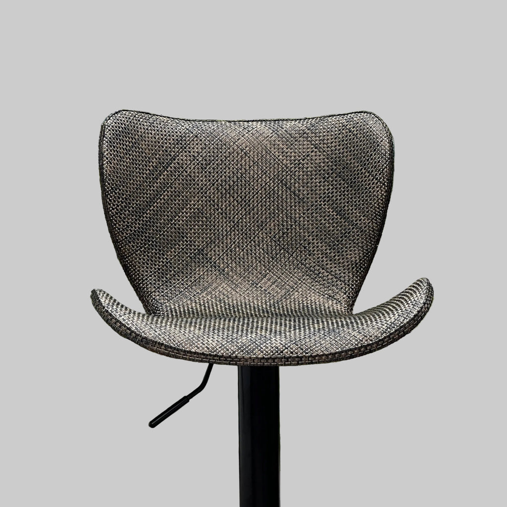 Chaise de bar Prestige Wingback — détail repose-pied chromé