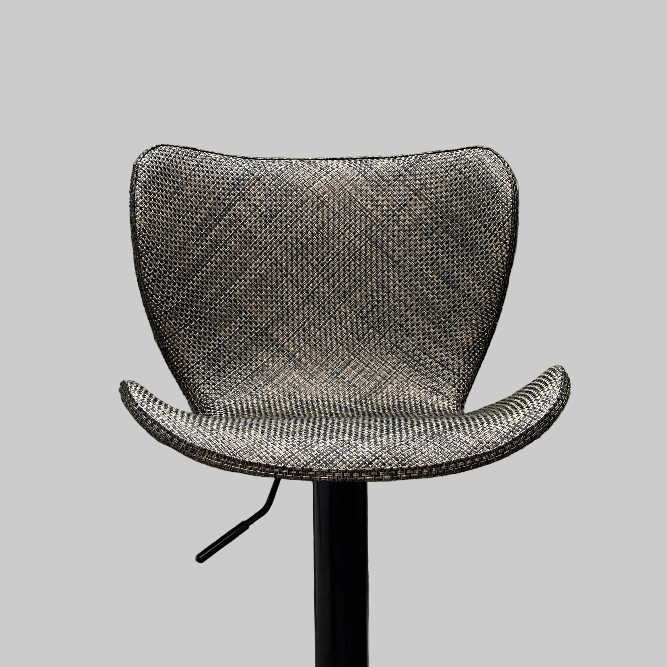 Chaise de bar Prestige Wingback — détail repose-pied chromé